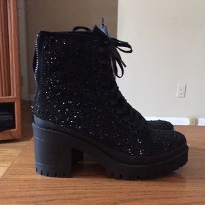 Steve Madden PASS Boots